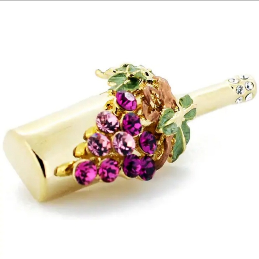 🆕‼️Swarovski Pin🍷🍇
